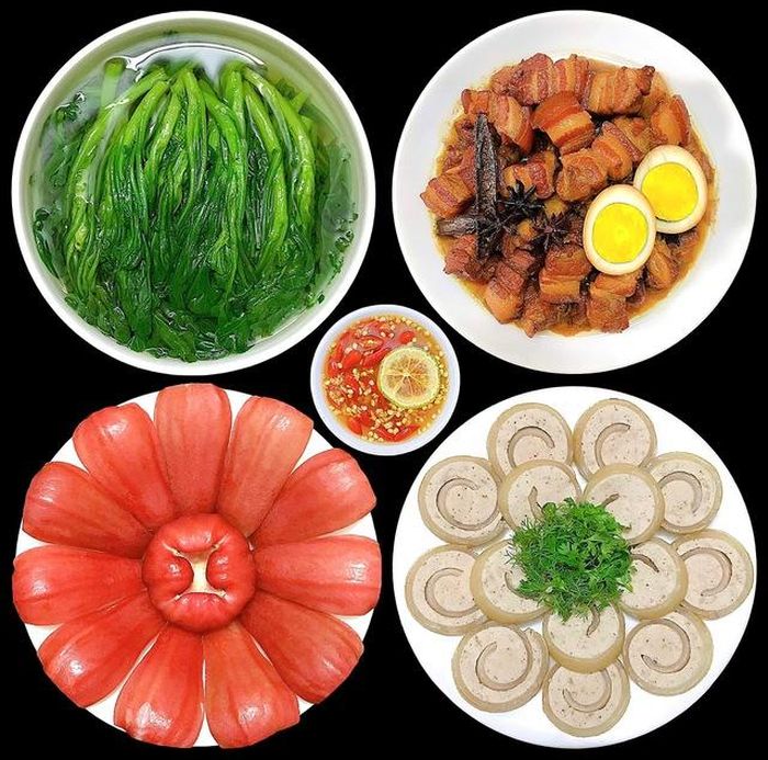 Mâm cơm gia đình với nhiều món ăn ngon.