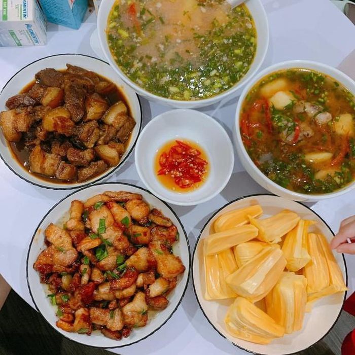 Cơm nhà, gia vị của yêu thương.