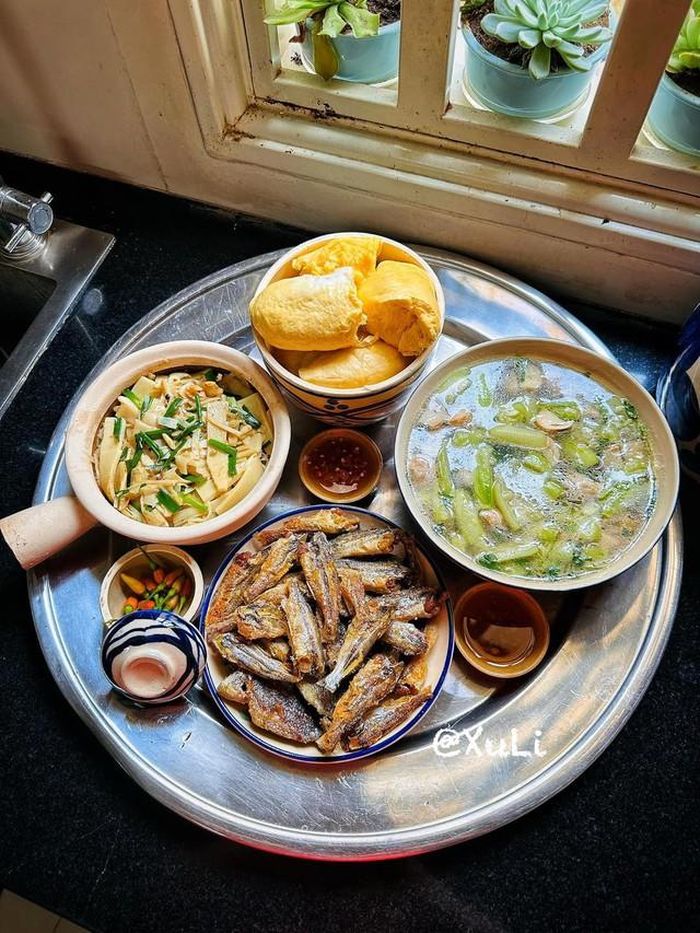 Cơm nhà, nơi giữ chân người đi xa.