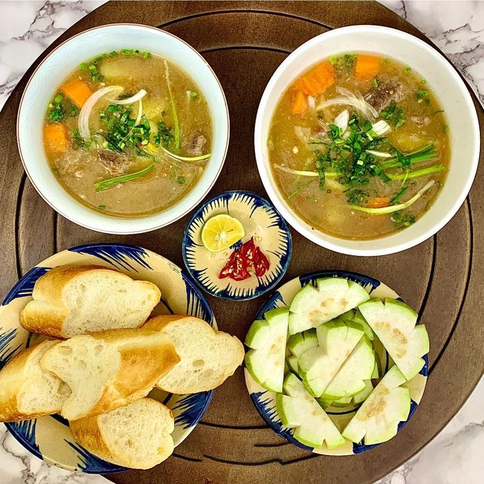 Hạnh phúc là khi trở về nhà, luôn có một mâm cơm đợi sẵn.