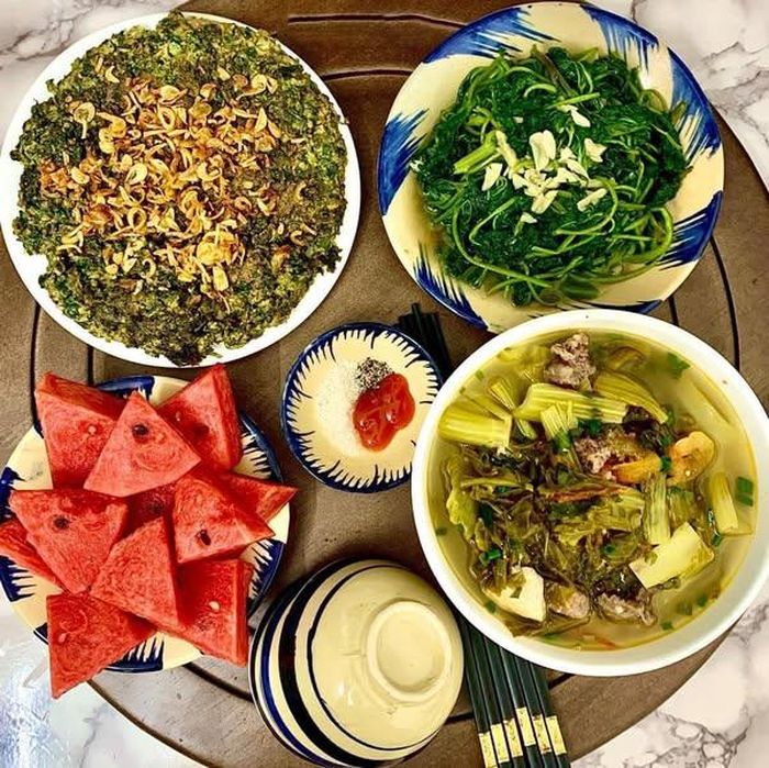 Mâm cơm không chỉ là nơi ăn uống mà còn là nơi gắn kết yêu thương.