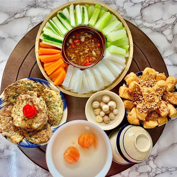Mâm cơm gia đình là chiếc bàn tròn của yêu thương.