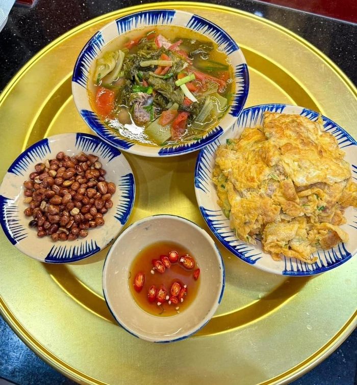 Một bữa cơm ấm lòng hơn ngàn lời an ủi.