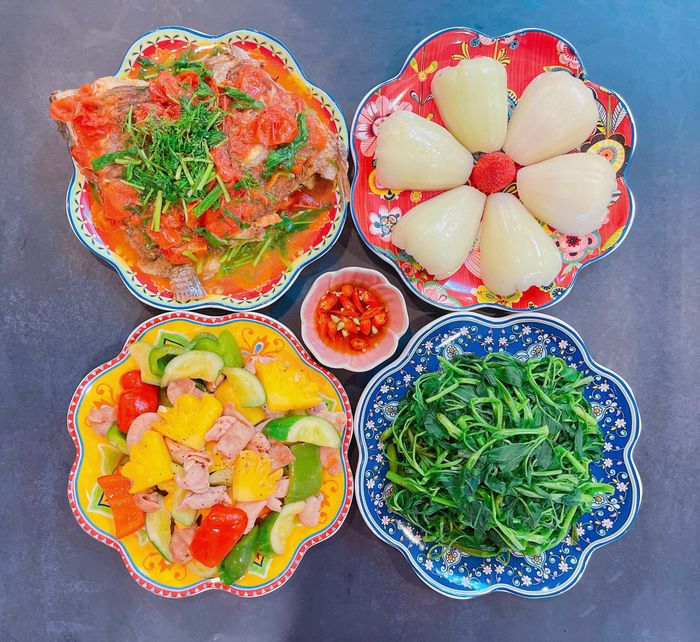 Mỗi món ăn trên mâm cơm đều là câu chuyện của tình yêu thương.