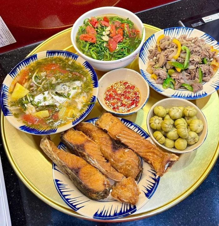 Bữa cơm sum vầy là cách giản dị nhất để nói lời yêu thương.