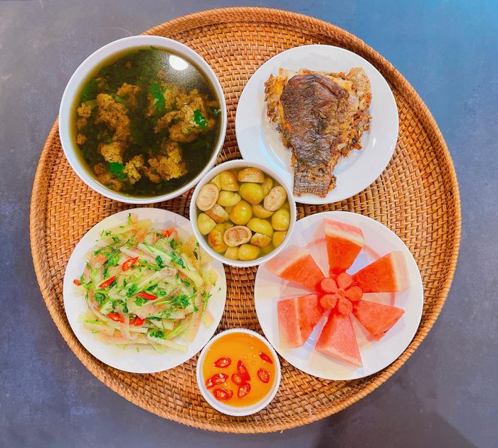 Bữa cơm gia đình là nơi khởi đầu của những hạnh phúc.