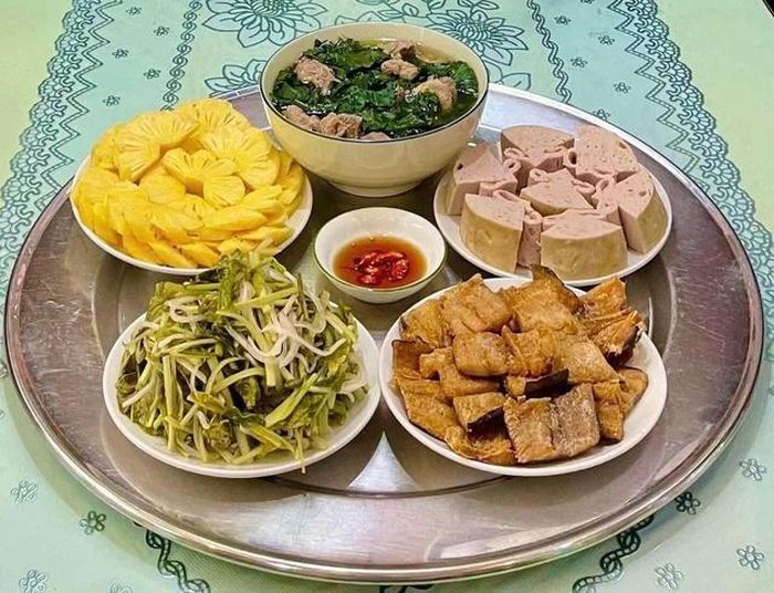 Hạnh phúc đôi khi chỉ cần bữa cơm đơn giản.