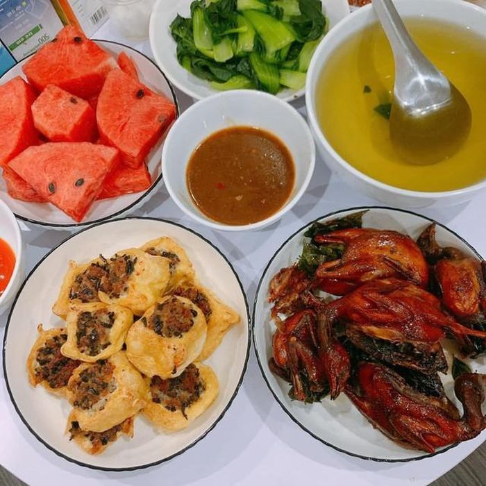 Bữa cơm nhà 'chở' đầy yêu thương.