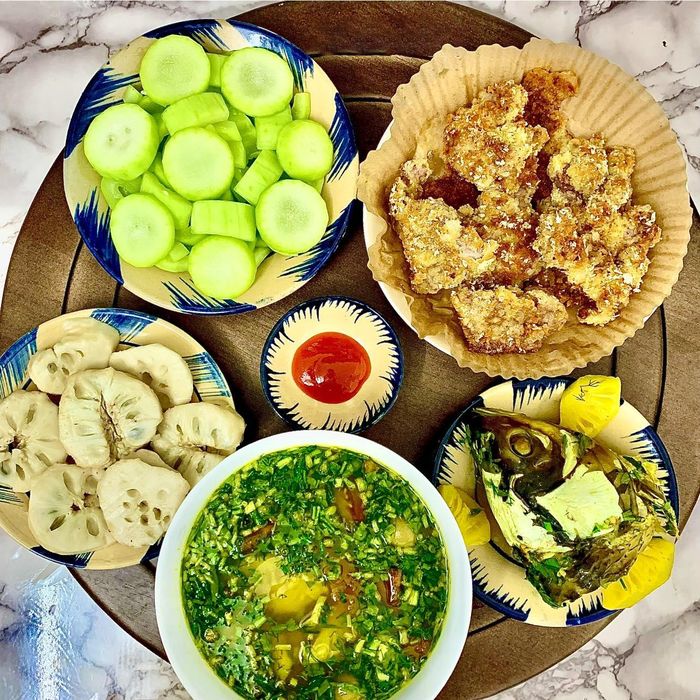 Không có bữa tiệc nào xa hoa bằng một bữa cơm nhà đầy đủ tình thương.