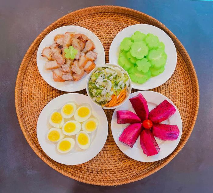 Mâm cơm gia đình là nơi ký ức tuổi thơ được lưu giữ mãi mãi.