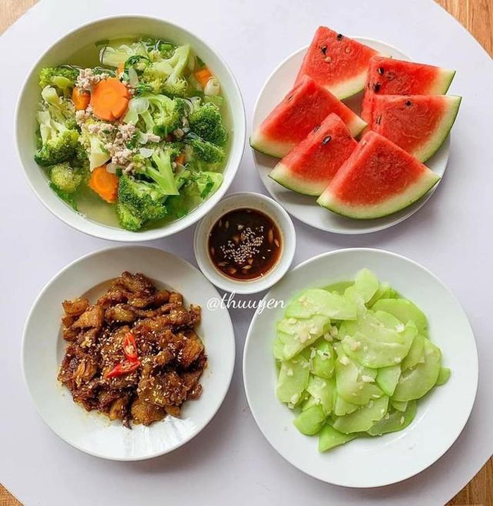 Nhà là bữa cơm sum vầy.