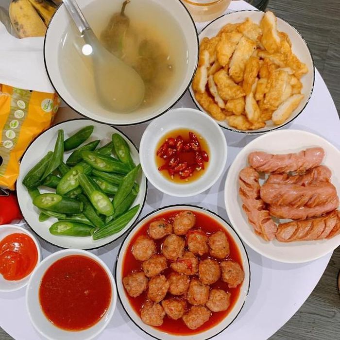 Tình thân đong đầy qua từng bữa cơm.