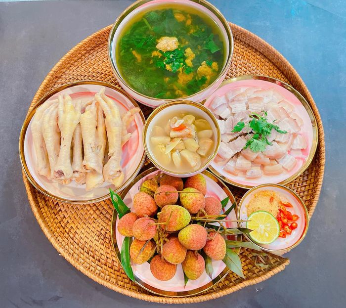 Mỗi bữa cơm là một trang nhật kí nhỏ của gia đình.