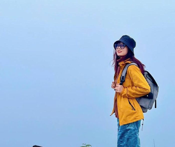  Chị Lê Hoàng Yến trong chuyến trekking tại Lảo Thẩn. Ảnh: NVCC. 