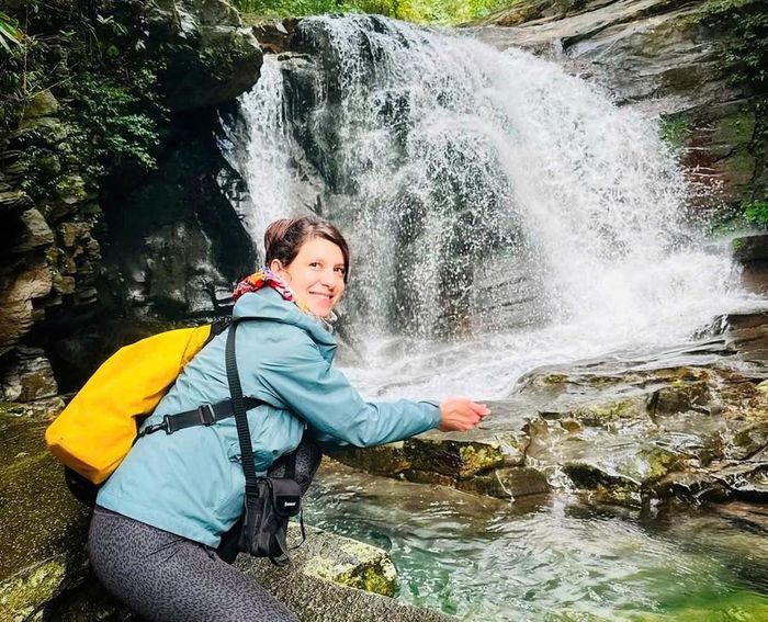  Khách nước ngoài trekking tại Vườn Quốc gia Bạch Mã. Ảnh: Vườn Quốc gia Bạch Mã - Đình Trung. 