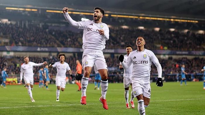Asensio đặt một chân vào vòng tứ kết.