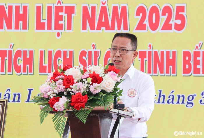 Đại diện gia đình cố Xin phát biểu tại lễ đón nhận Bằng xếp hạng Di tích Lịch sử bến đò Cố Xin. Ảnh: Mai Hoa