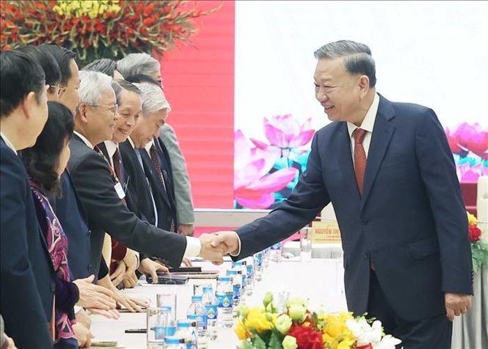 Tổng Bí thư Tô Lâm với các đại biểu tri thức, nhà khoa học, sáng 30/12/2024. Ảnh: Thống Nhất/TTXVN