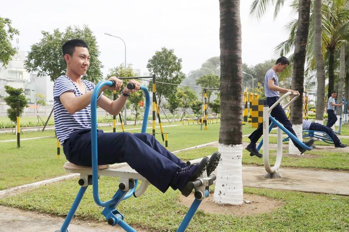 Giờ thể dục của chiến sĩ mới.