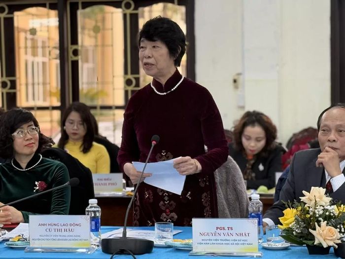 Anh hùng lao động Cù Thị Hậu, nguyên Chủ tịch Tổng LĐLĐ Việt Nam chia sẻ câu chuyện xúc động của bà. (Ảnh: Diệu Linh)