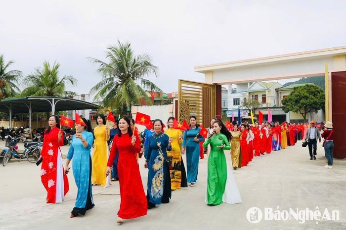 Các hoạt động sôi nổi của Phụ nữ Nghệ An hưởng ứng tuần lễ áo dài. Ảnh: Hội LHPN tỉnh cung cấp
