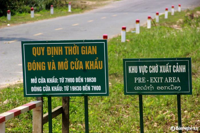 Quy định thời gian đóng và mở Cửa khẩu Thông Thụ. Ảnh: Xuân Hoàng
