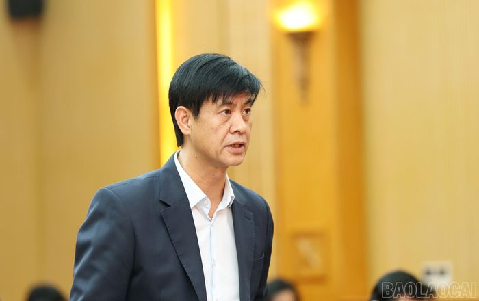  Đồng chí Phan Trung Bá, Giám đốc Sở Tài chính báo cáo nhiệm vụ cụ thể trong tháng 3 cần thực hiện theo kịch bản tăng trưởng trên 10% năm 2025. 