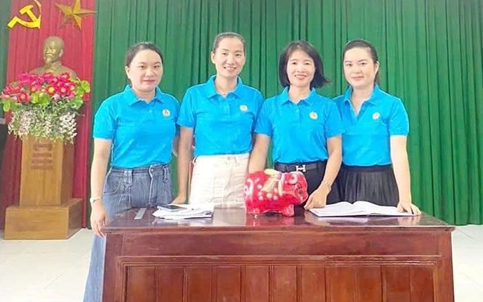 Công đoàn cơ sở Trường Mầm non Hướng Dương, thị trấn Ái Tử, huyện Triệu Phong phát động phong trào “Nuôi heo đất - Trao yêu thương” -Ảnh: T.L