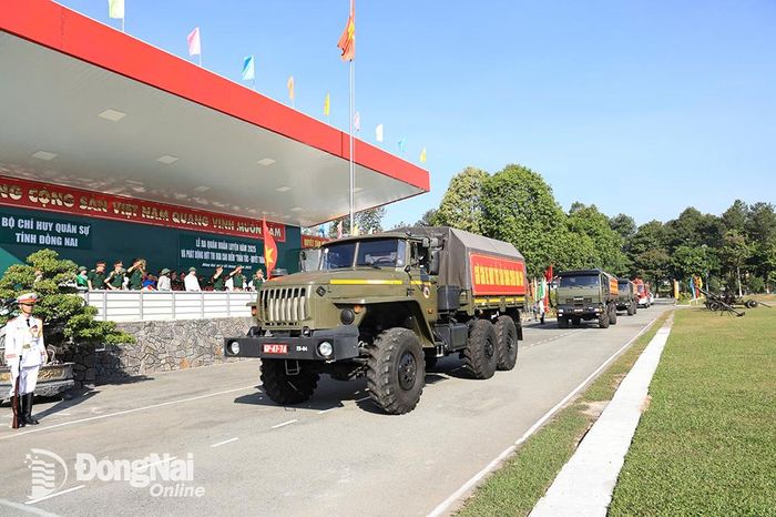 Những dòng xe hiện đại được lực lượng vũ trang tỉnh trang bị phục vụ công tác huấn luyện và sẵn sàng chiến đấu.