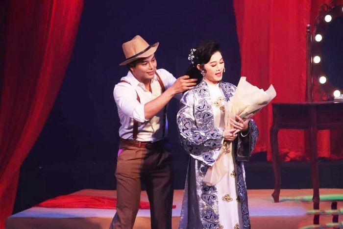 NSƯT Võ Minh Lâm và NSND Quế Trân (phải) trong vở “Cô đào hát”