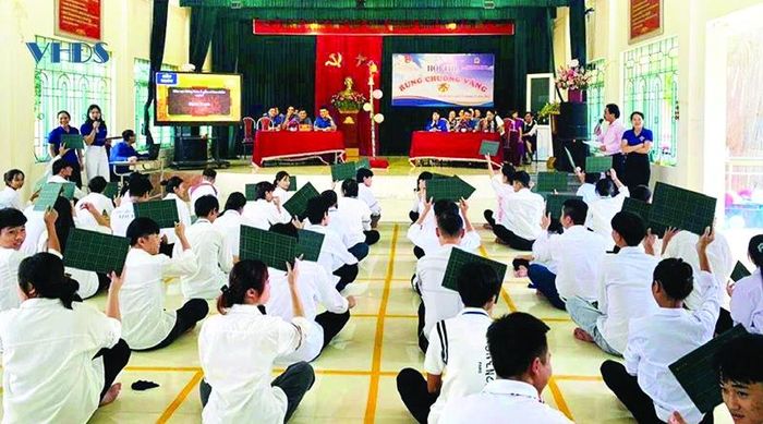 Học sinh Trường Trung cấp nghề Thanh thiếu niên đặc biệt khó khăn Thanh Hóa tham gia cuộc thi “Rung chuông vàng” do nhà trường tổ chức.