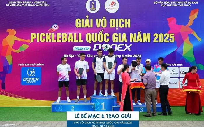 Lý Hoàng Nam và Linh Giang vô địch đôi nam