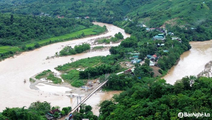 Vùng miền núi Kỳ Sơn thường xuyên xảy ra sạt lở núi và lũ ống, lũ quét. Ảnh: Xuân Hoàng