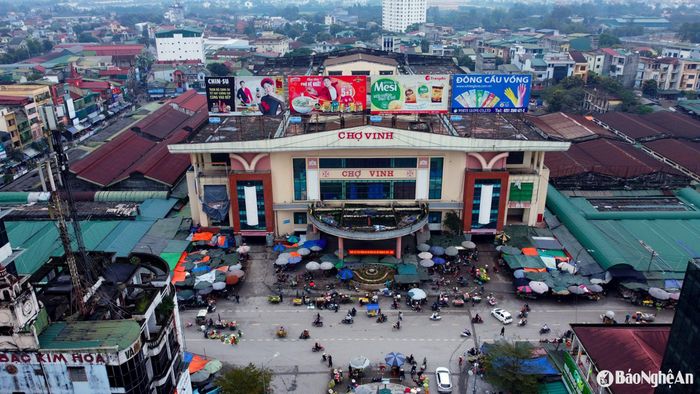 Chợ Vinh có trên 3.400 hộ kinh doanh, là chợ lớn nhất trên địa bàn tỉnh Nghệ An. Ảnh: Quang An