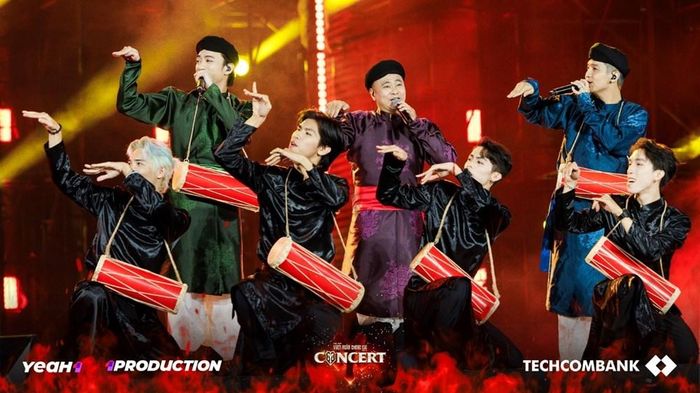 Vẻ đẹp trang phục truyền thống trong tiết mục "Trống cơm" (Ảnh: BTC)