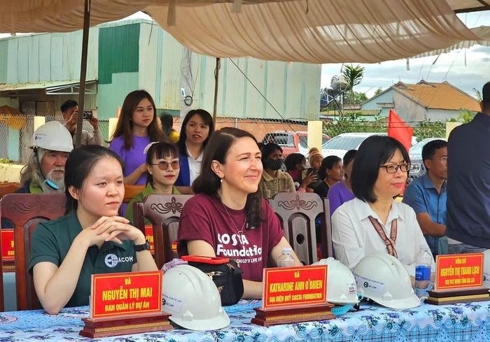  Các đại biểu tham dự lễ khởi công Trường Mầm non Ia Pết.Ảnh: R.H 