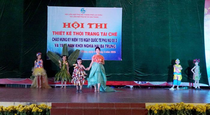 Thiết kế đẹp mắt, kết hợp hoàn hảo các chất liệu từ thiên nhiên, vật liệu tái chế, giúp đội thi đến từ Chi hội Phụ nữ bản Phan Lìn giành giải nhất tại hội thi.