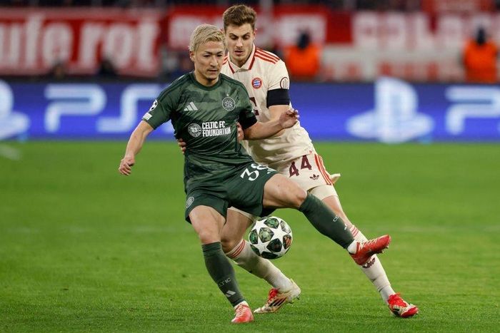 Maeda khi đối đầu Bayern Munich mùa này. Ảnh: Reuters.