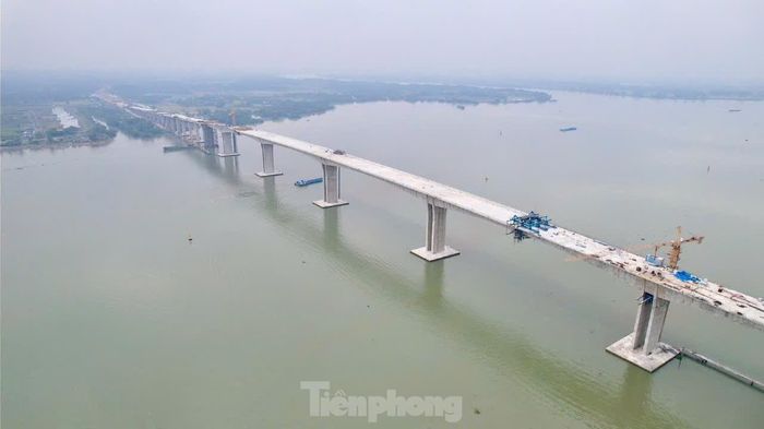 Cầu Nhơn Trạch kết nối huyện Nhơn Trạch (Đồng Nai) với TP. Thủ Đức (TPHCM). Đây là hạng mục thuộc dự án thành phần đoạn 1A - Vành đai 3 TPHCM