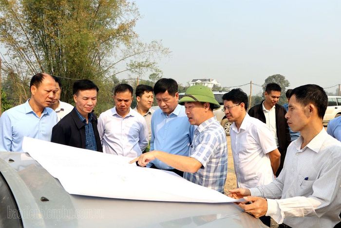 UBND tỉnh thường xuyên kiểm tra, nắm tình hình, tháo gỡ vướng mắc, đẩy nhanh tiến độ thi công các dự án trọng điểm. Ảnh: Phạm Trung
