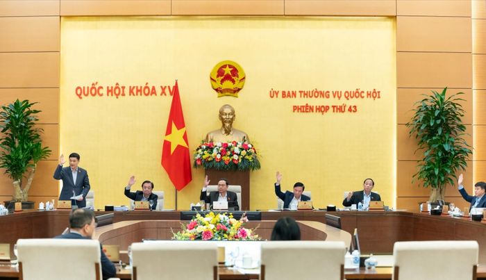 Ủy ban Thường vụ Quốc hội tiến hành biểu quyết. Ảnh: media.quochoi.vn