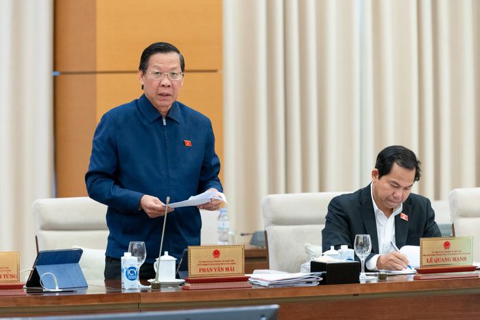 Chủ nhiệm Ủy ban Kinh tế và Tài chính của Quốc hội Phan Văn Mãi trình bày báo cáo thẩm tra. Ảnh: media.quochoi.vn