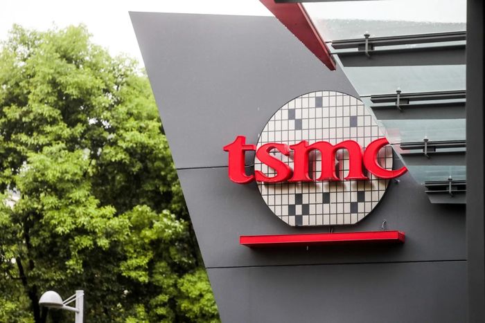  Logo trước trụ sở TSMC tại Đài Loan. Ảnh: Bloomberg. 