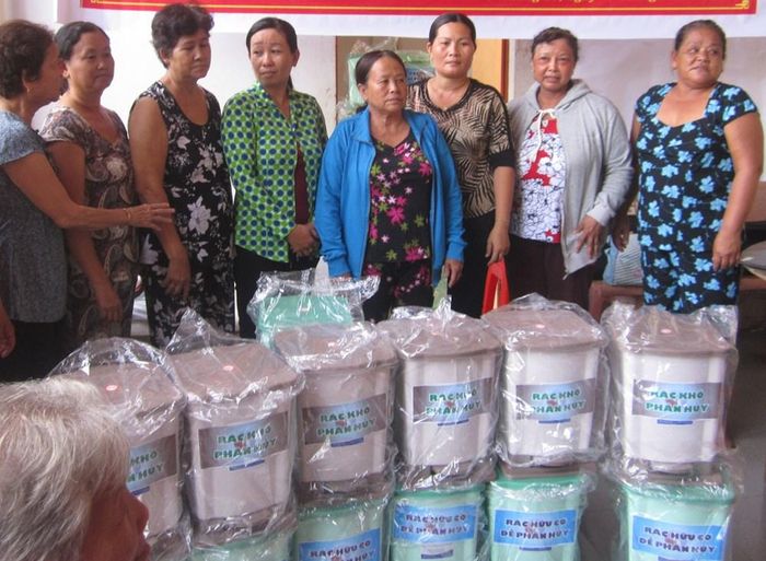 Hội phụ nữ xã Long Hiệp, huyện Trà Cú đẩy mạnh công tác tuyên truyền gắn với cuộc vận động xây dựng gia đình “5 không, 3 sạch; gia đình “5 có, 3 sạch”…
