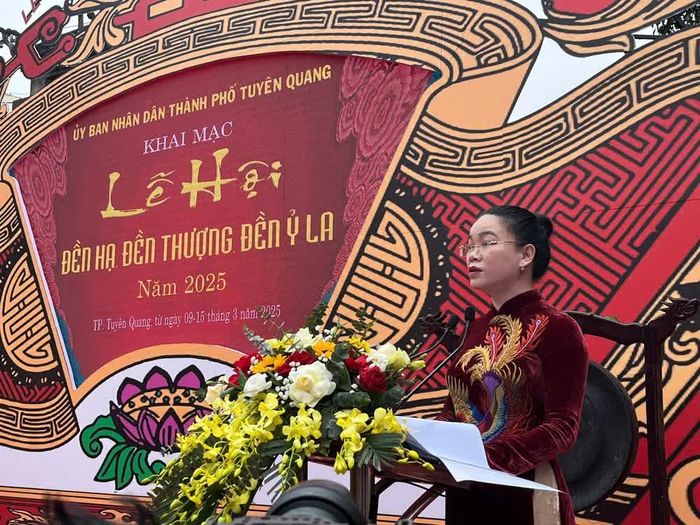 Phó Chủ tịch UBND TP Tuyên Quang Vũ Quỳnh Loan phát biểu