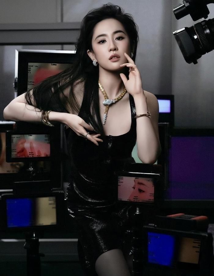 Thời gian gần đây, Lưu Diệc Phi thường xuyên vướng tin đồn hẹn hò và kết hôn. (Ảnh: Weibo)