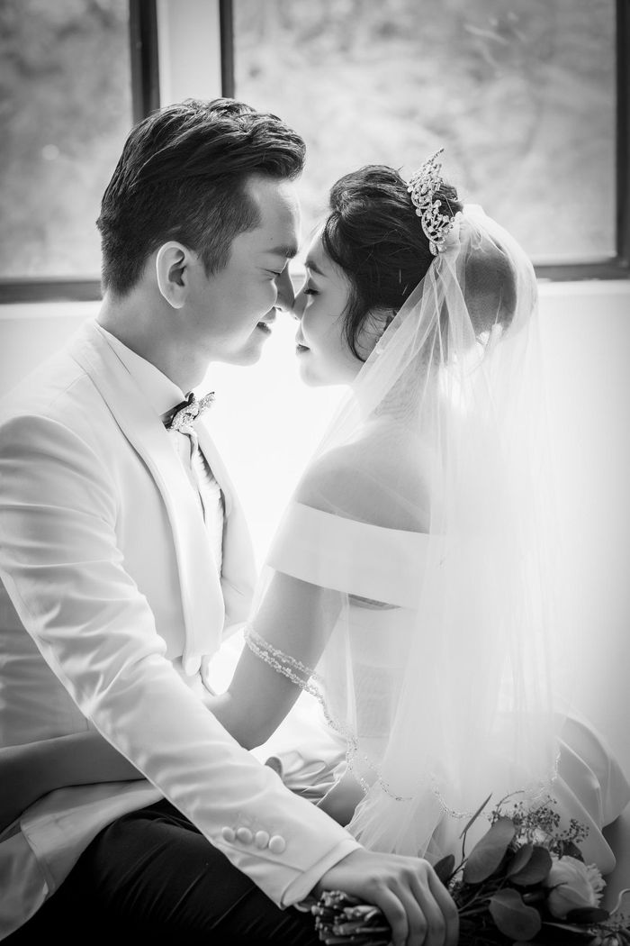 Khoảnh khắc ngọt ngào của vợ chồng Hạnh Phúc - Thu Trang (Ảnh: FBNV)
