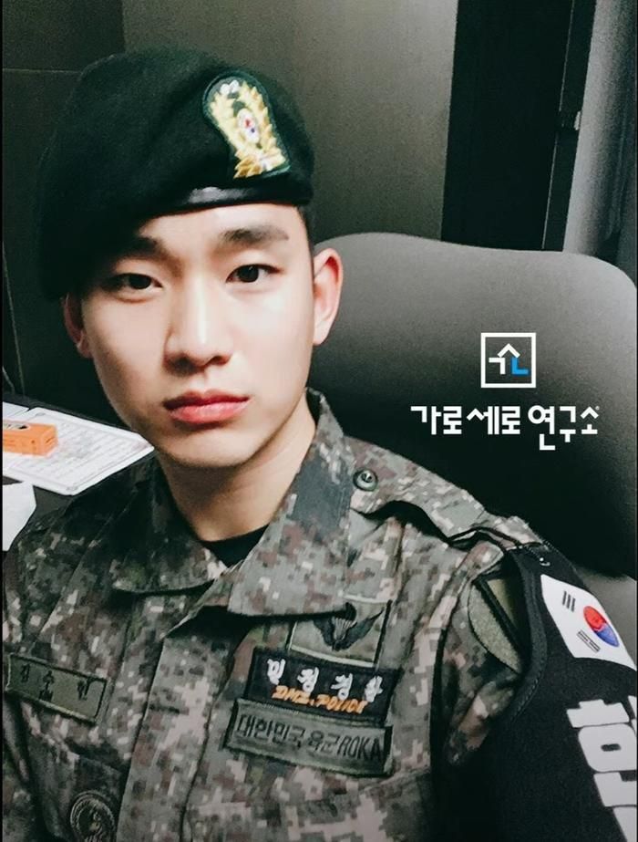Kim Soo Hyun được cho là đã viết thư, gửi ảnh trong thời gian nhập ngũ cho Kim Sae Ron. Ảnh: Sưu tầm