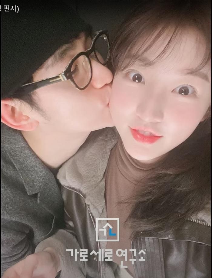Những bức ảnh Kim Soo Hyun có hành động tình tứ với Kim Sae Ron đang được khán giả chuyền tay nhau với tốc độ "chóng mặt". Ảnh: Sưu tầm