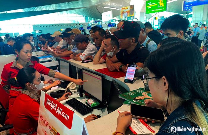 Lượng khách tại các chuyến bay dịp lễ luôn tăng cao. Ảnh: Q.A
